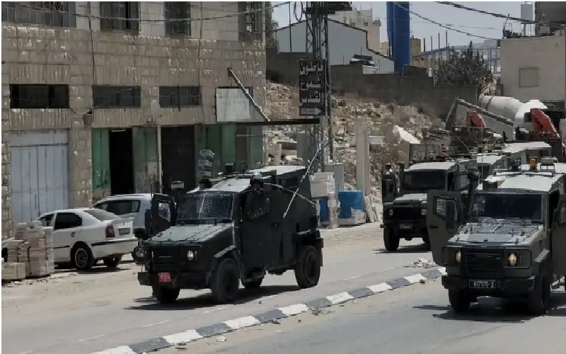 الاحتلال يهدم منزلا ويعتقل 6 مواطنين