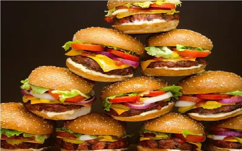 ماذا يحدث بعد تسخين برغر في