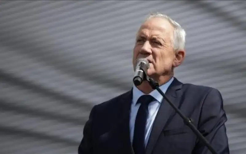 غانتس يجدد المطالبة بانتخابات مبكرة وعضو