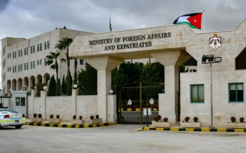 الأردن يدين اقتحام رئيس الحكومة ووزير