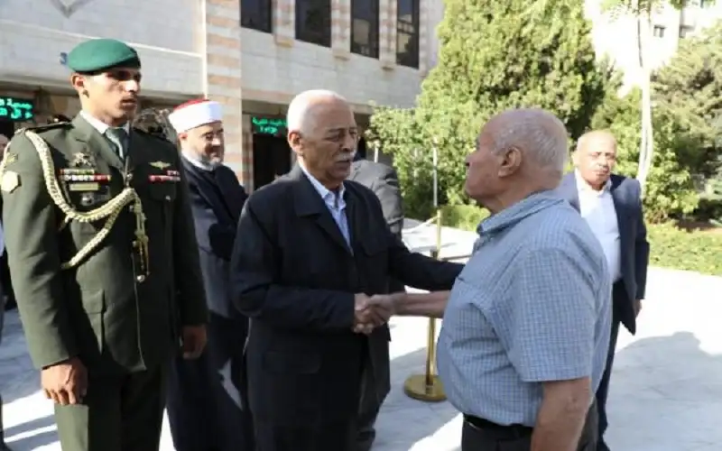 مندوبا عن الملك وولي العهد ..