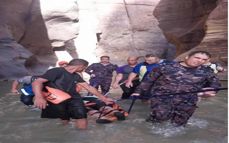 سقط بمحمية الموجب .. ثلاثيني يتعرض