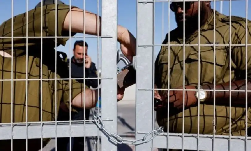 الاحتلال يفرج عن 9 معتقلين من