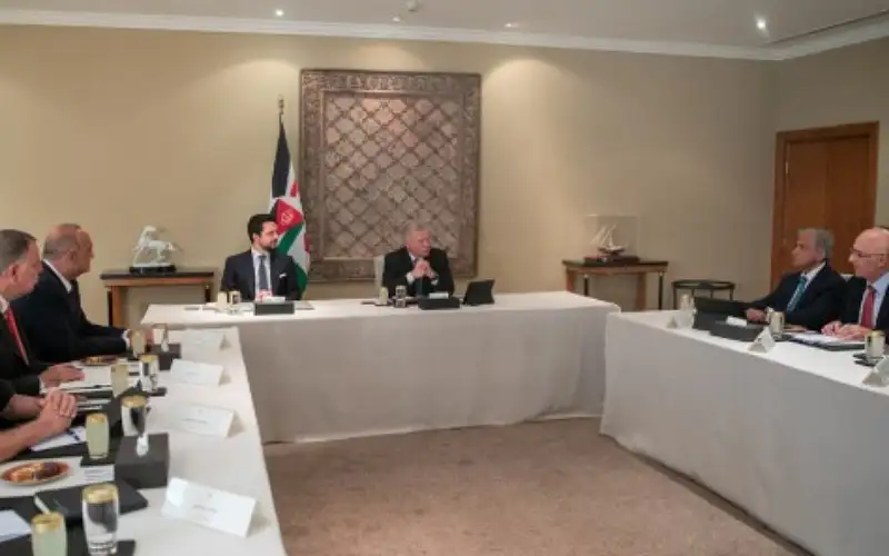 الملك يؤكد ضرورة أن تقدم الأحزاب