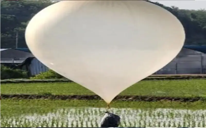 كوريا الشمالية ترسل 50 بالونا محملة