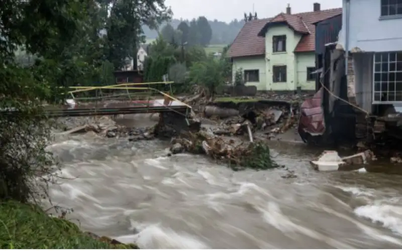 قتلى بفيضانات عارمة في أوروبا بسبب