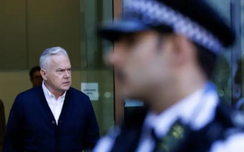 بسبب صور غير لائقة لأطفال ..