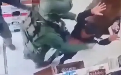 شاهد كيف يرعب جنود الاحتلال اطفال
