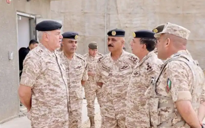 رئيس هيئة الأركان المشتركة يزور قيادة