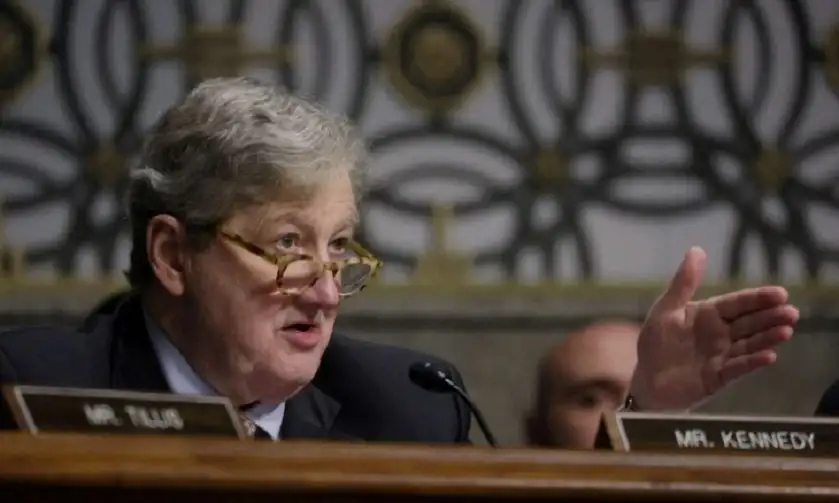 سيناتور جمهوري يهين شاهدة أمريكية من