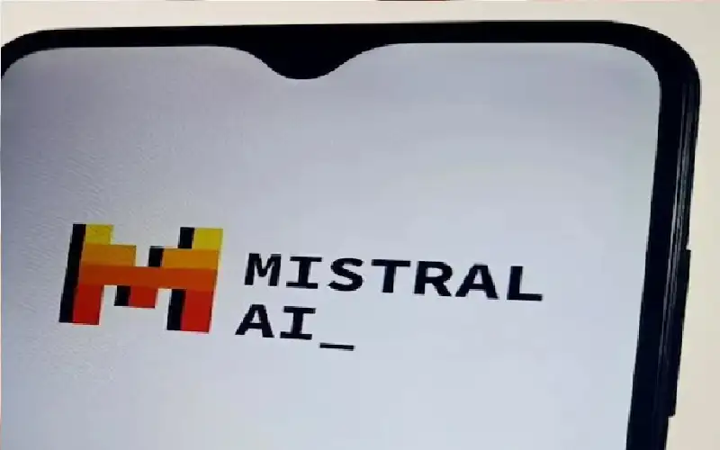 إطلاق أول نموذج ذكاء اصطناعي لـميسترال