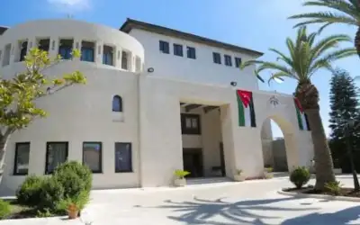 الملك ينعم على وزراء حكومة الخصاونة