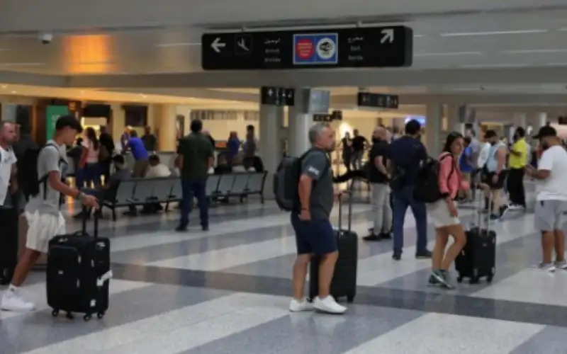 لبنان يحظر أجهزة الاتصال اللاسلكية في