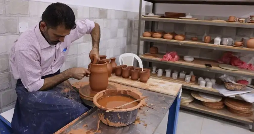 صناعة الفخار.. إرث عريق يستعيد التاريخ