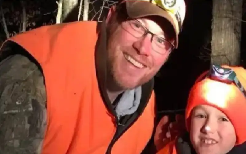 طفل ينقذ والده من دب ضخم