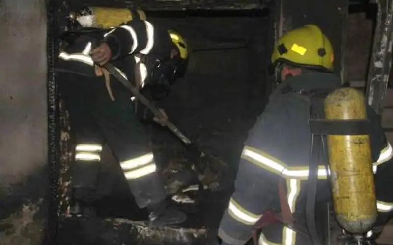 اخماد حريق مستودع مفروشات في اربد