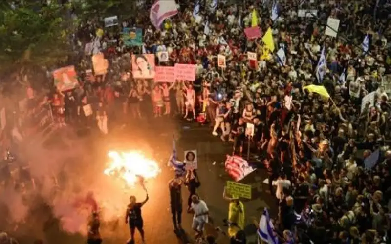 عائلات الأسرى: نتنياهو غير مفوض بالتخلي