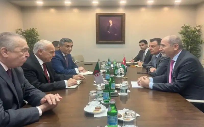 الأردن يؤكد وقوفه إلى جانب لبنان