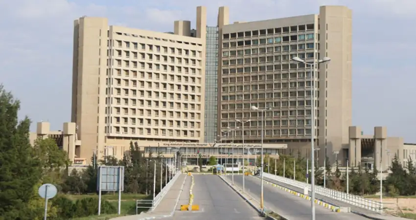 السفيرة الأمريكية تزور مستشفى الملك المؤسس