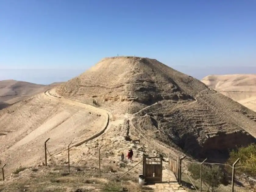 إنقاذ شخصين ضلا طريقهما خلال رحلة