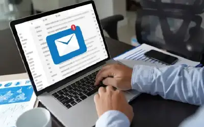أهانت العميل بالخطأ.. تعويض موظفة بريطانية