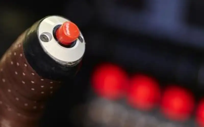 ما هو سر الزر الأحمر في