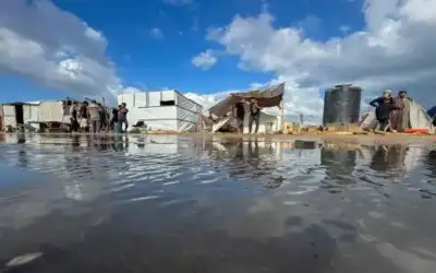 غرقنا كلمة يرددها نازحون في خيام