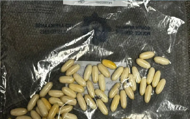 في المطار.. إلقاء القبض على امرأة