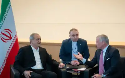 الملك يلتقي الرئيس الإيراني ويؤكد أهمية