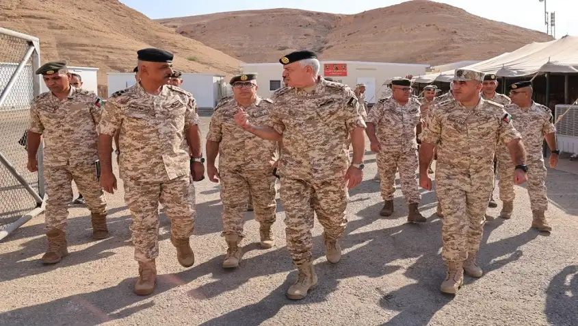 اللواء الركن الحنيطي يزور كتيبة حرس