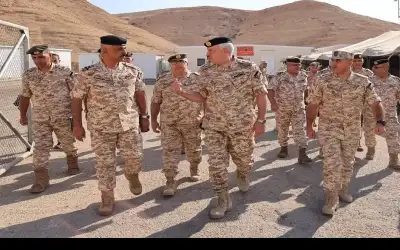 اللواء الركن الحنيطي يزور كتيبة حرس
