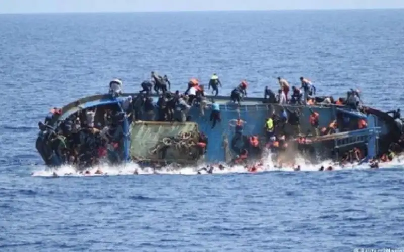 الخارجية الفلسطينية: نتابع حادثة غرق قارب