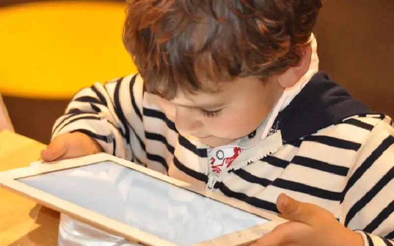 استخدام الأطفال للأجهزة اللوحية يرتبط بالغضب