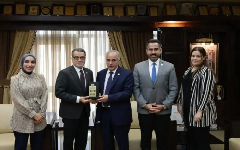 رئيس جامعة عمان الأهلية يستقبل نائب