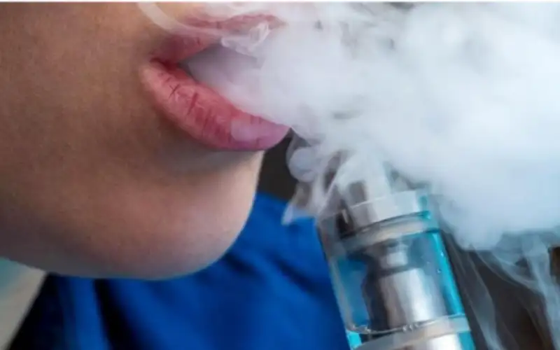 دراسة: التدخين الإلكتروني يؤثر على التحصيل