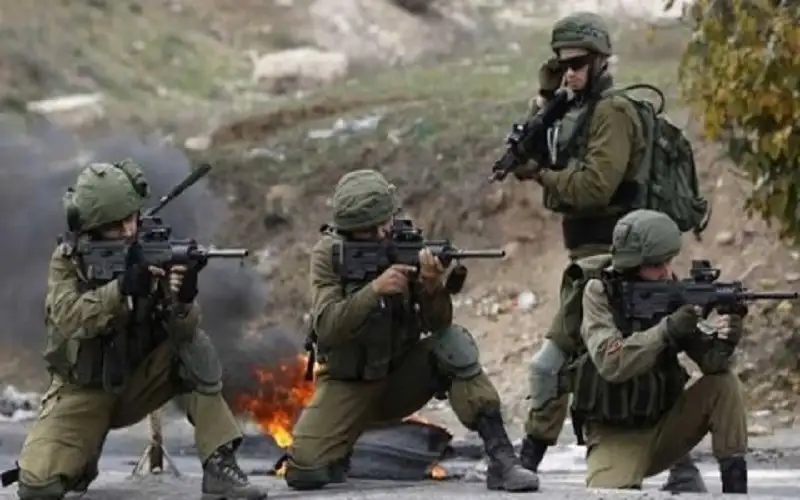 الاحتلال يعدم شابا فلسطينيا ويصيب 3
