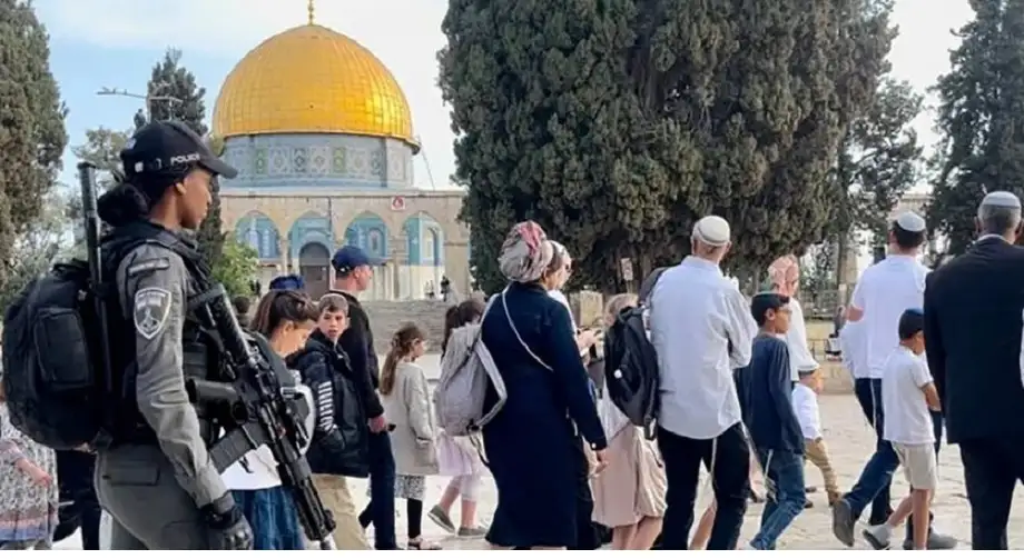 عشرات المستوطنين يقتحمون الأقصى وسط قيود