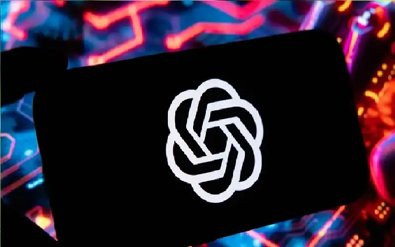 استقالات بالجملة وإعادة هيكلة.. ماذا يحدث