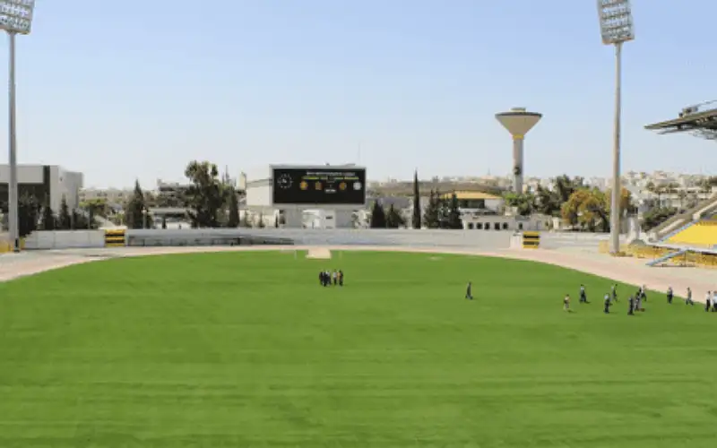 وزير الشباب يطالب بتقرير حول ملعب