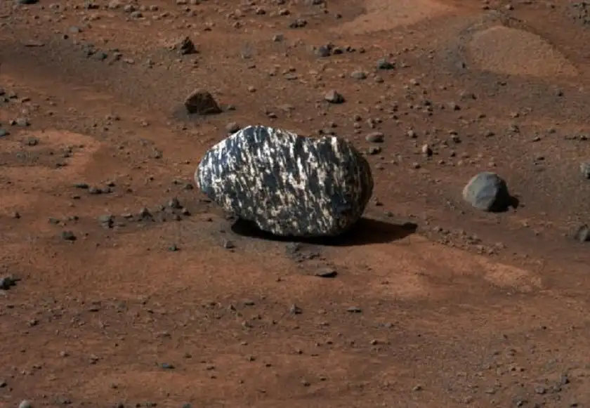 ناسا ترصد صخرة نادرة على المريخ