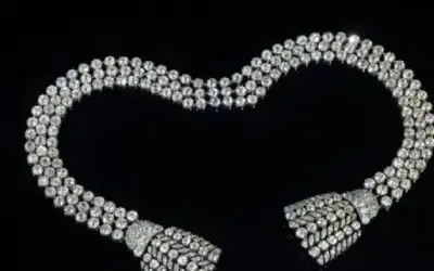 عقد مكون من 500 ماسة في