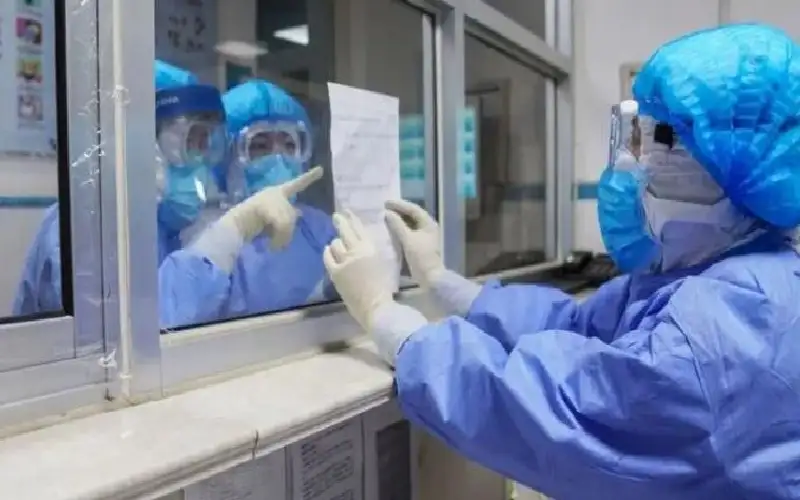 إنجلترا تواجه ارتفاعا في إصابات كورونا..