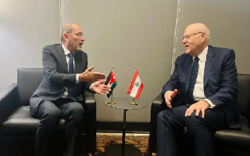 وزير الخارجية يؤكد لميقاتي موقف الأردن