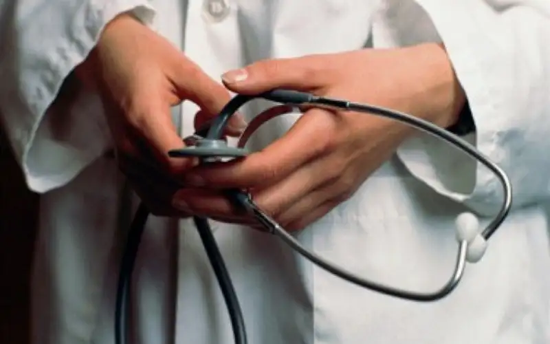 بطالة الاطباء وهجرتهم مشكلة تهدد القطاع