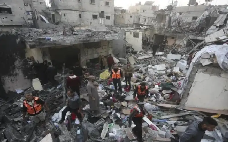 شهداء ومصابون في قصف الاحتلال منزلين