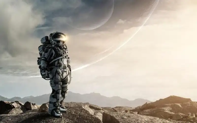 الصين تكشف عن بدلة فضائية جديدة