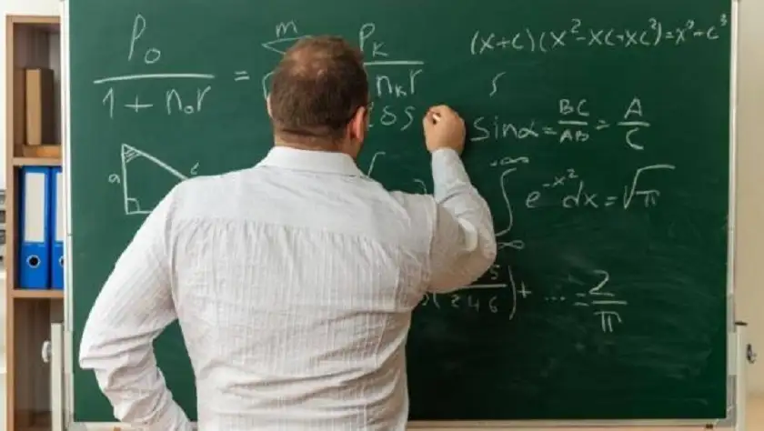 معلمون يطالبون بتمديد الإجازة بدون راتب