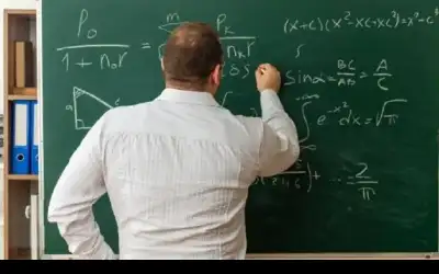 معلمون يطالبون بتمديد الإجازة بدون راتب