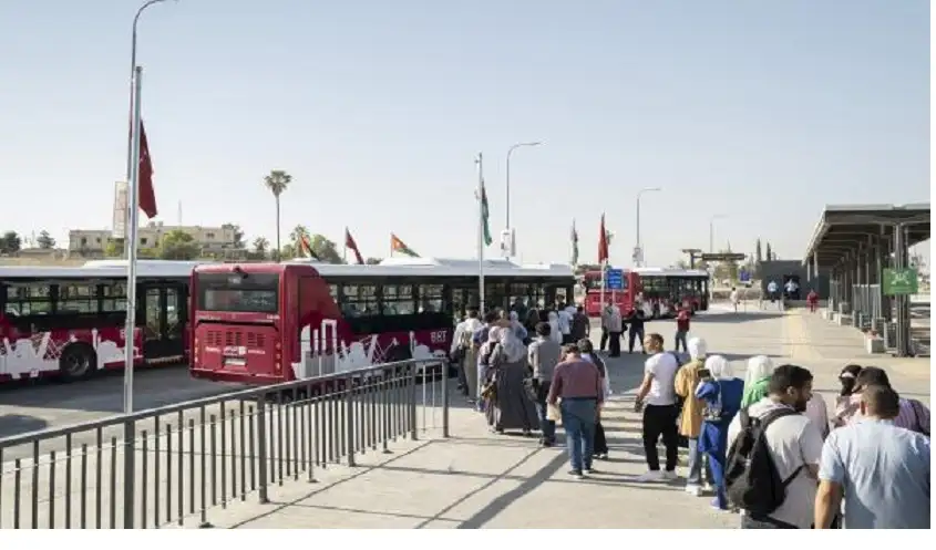 20 حافلة إضافية لخط الباص السريع