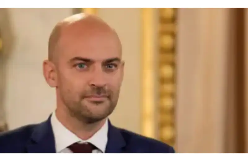 وزير الخارجية الفرنسي يصل بيروت